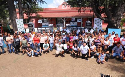 FERNANDO GRAY Y VICTORIA TOLOSA PAZ ENTREGARON MAQUINARIAS, HERRAMIENTAS E INSUMOS A EMPRENDEDORAS Y EMPRENDEDORES DE ESTEBAN ECHEVERRÍA