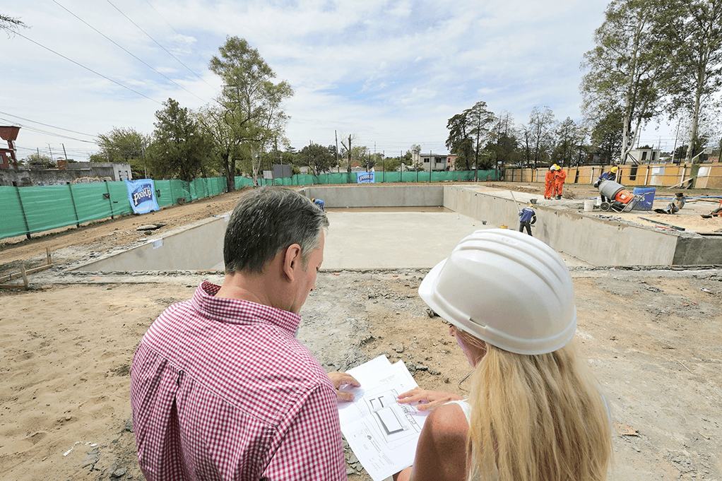 FERNANDO GRAY RECORRIÓ LA OBRA DEL NATATORIO MUNICIPAL