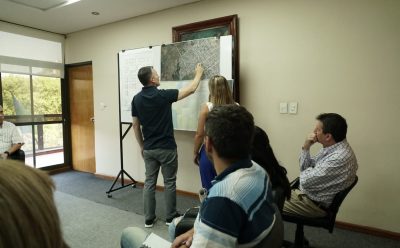 FERNANDO GRAY MANTUVO UNA REUNIÓN DE TRABAJO SOBRE EL AVANCE DE LA RELOCALIZACIÓN DE LAS FAMILIAS QUE VIVÍAN EN LAS MÁRGENES DEL ARROYO ORTEGA