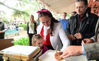 FERNANDO GRAY PARTICIPÓ DE LA FIRMA DE 316 ESCRITURAS DE VIVIENDAS PARA VECINAS Y VECINOS DE ESTEBAN ECHEVERRÍA