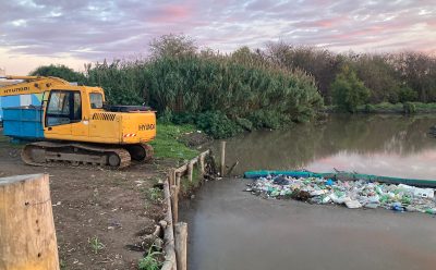 ACUMAR REALIZÓ TAREAS DE LIMPIEZA EN EL ARROYO ORTEGA DE ESTEBAN ECHEVERRÍA