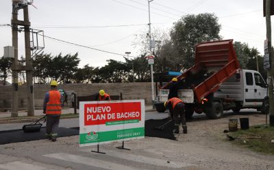 EL MUNICIPIO CONTINÚA CON LOS TRABAJOS DE BACHEO EN CANNING