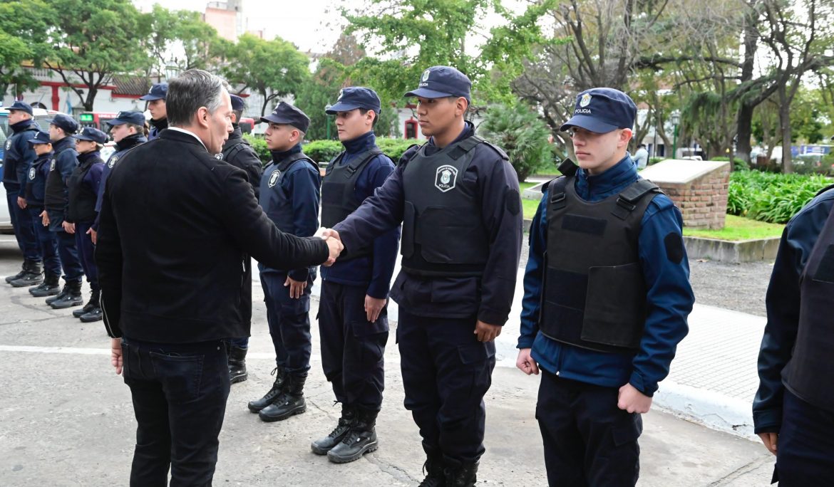 FERNANDO GRAY PUSO EN FUNCIONES A 51 CONDUCTORAS Y CONDUCTORES DE MÓVILES POLICIALES QUE SE INCORPORAN A LAS FUERZAS DE SEGURIDAD EN EL DISTRITO