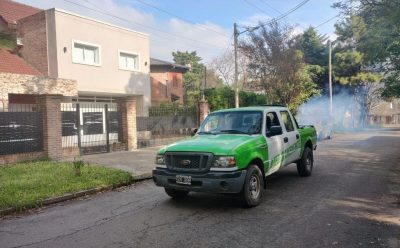 CONTINÚAN LOS TRABAJOS DE FUMIGACIÓN EN ESTEBAN ECHEVERRÍA