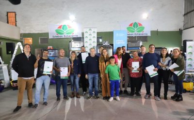 FERNANDO GRAY Y VICTORIA TOLOSA PAZ ENTREGARON MAQUINARIAS E INSUMOS A EMPRENDEDORAS Y EMPRENDEDORES DE ESTEBAN ECHEVERRÍA