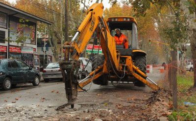 AVANZAN LAS OBRAS DE BACHEO Y MEJORAMIENTO VIAL EN MONTE GRANDE