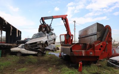 COMPACTACIÓN DE VEHÍCULOS EN EL DEPÓSITO DEL BARRIO NUESTRAS MALVINAS