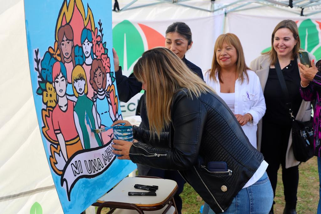 EL MUNICIPIO DE ESTEBAN ECHEVERRÍA REALIZÓ UNA JORNADA DE SENSIBILIZACIÓN EN EL ANIVERSARIO DE “NI UNA MENOS”