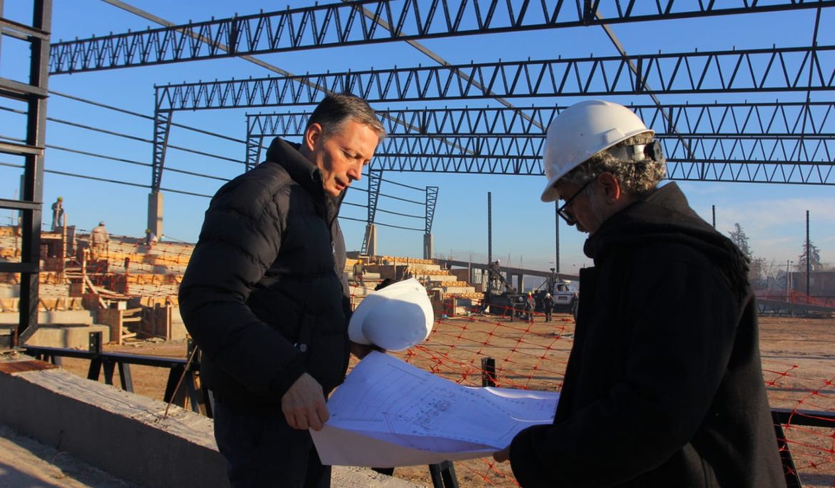 FERNANDO GRAY SUPERVISÓ EL AVANCE DE LA OBRA DEL POLIDEPORTIVO MUNICIPAL