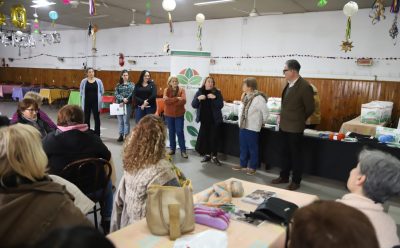 EL MUNICIPIO ENTREGÓ KITS DE TEJIDO A ESTUDIANTES DEL CENTRO DE JUBILADOS Y PENSIONADOS DE LUIS GUILLÓN