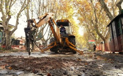CONTINÚAN LAS TAREAS DE BACHEO EN MONTE GRANDE