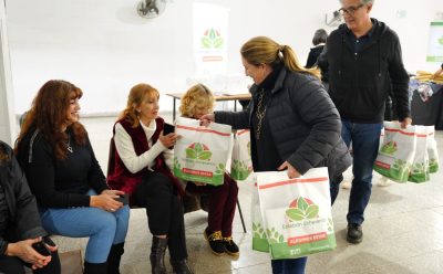 EL MUNICIPIO ENTREGÓ KITS A ESTUDIANTES DEL CURSO DECORTE Y CONFECCIÓN DE LA ESCUELA MUNICIPAL DE ARTES Y OFICIOS