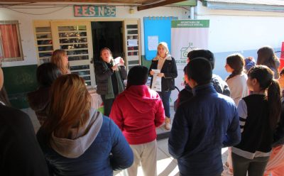 EL MUNICIPIO DE ESTEBAN ECHEVERRÍA ENTREGÓ LENTES A 83 ESTUDIANTES DE LA ESCUELA SECUNDARIA N° 35 DE LUIS GUILLÓN