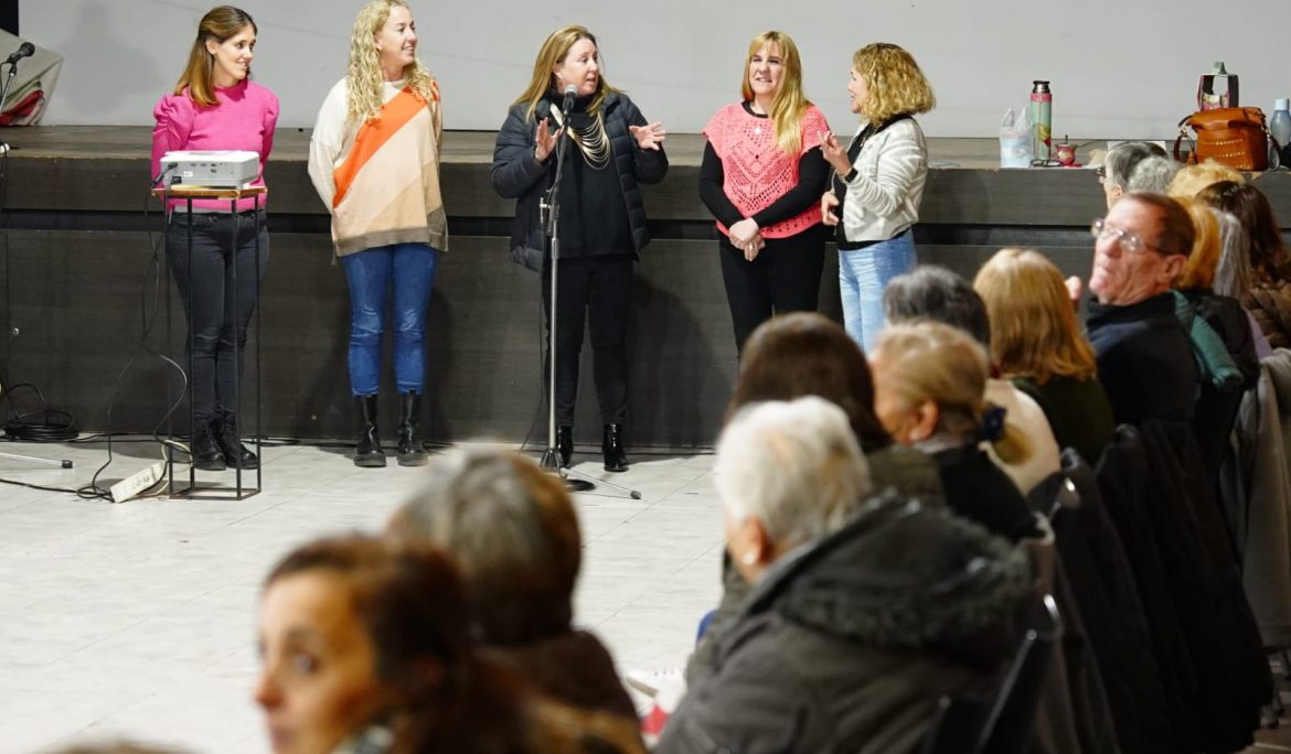 CONTINÚAN LAS JORNADAS DEL TALLER ACTIVANDO NEURONAS PARA ADULTAS Y ADULTOS MAYORES