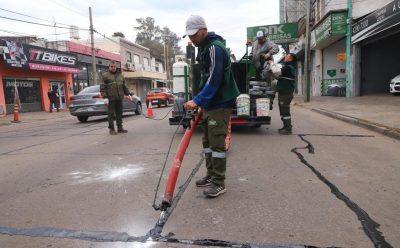 CONTINÚAN LAS TAREAS DE MEJORAMIENTO VIAL EN EL DISTRITO
