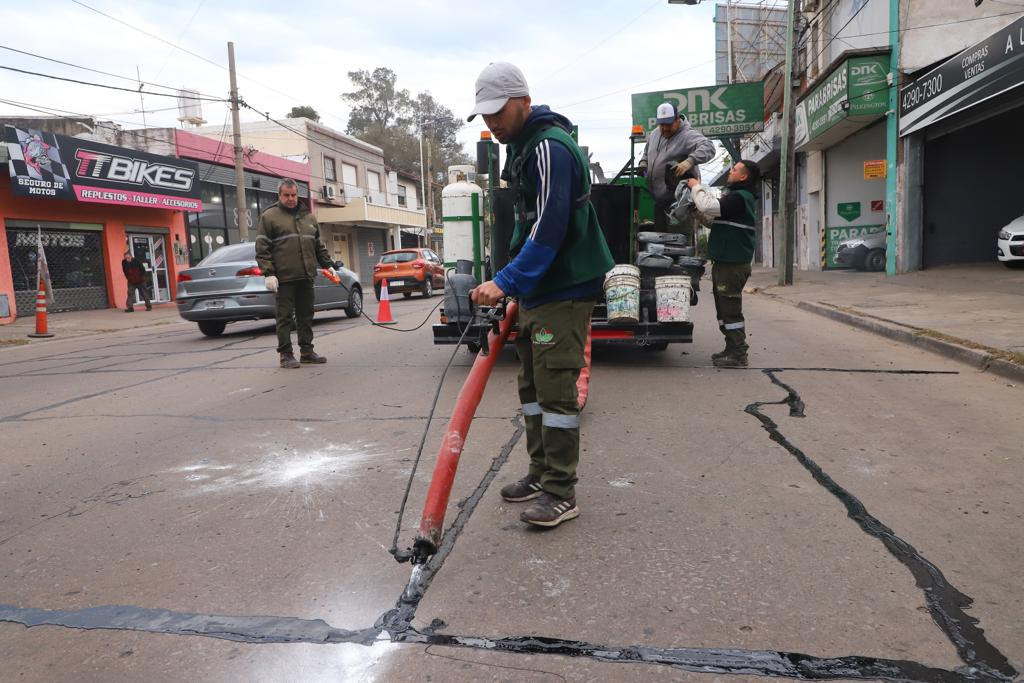 CONTINÚAN LAS TAREAS DE MEJORAMIENTO VIAL EN EL DISTRITO