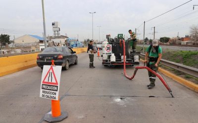 EL MUNICIPIO DE ESTEBAN ECHEVERRÍA REALIZA TRABAJOS DE TOMADO DE JUNTAS EN LA RUTA NACIONAL 205