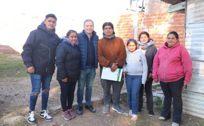 FERNANDO GRAY ENTREGÓ BOLETOS DE COMPRAVENTA A VECINAS Y VECINOS DE EL TRIUNFO Y VISITÓ INSTITUCIONES DEL BARRIO