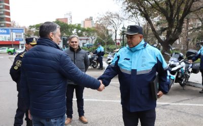 FERNANDO GRAY ENTREGÓ MOTOS A LA POLICÍA DE LA PROVINCIA DE BUENOS AIRES