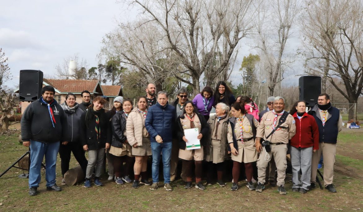 FERNANDO GRAY VISITÓ EL CAMPAMENTO DE INVIERNO DEL GRUPO SCOUT 52