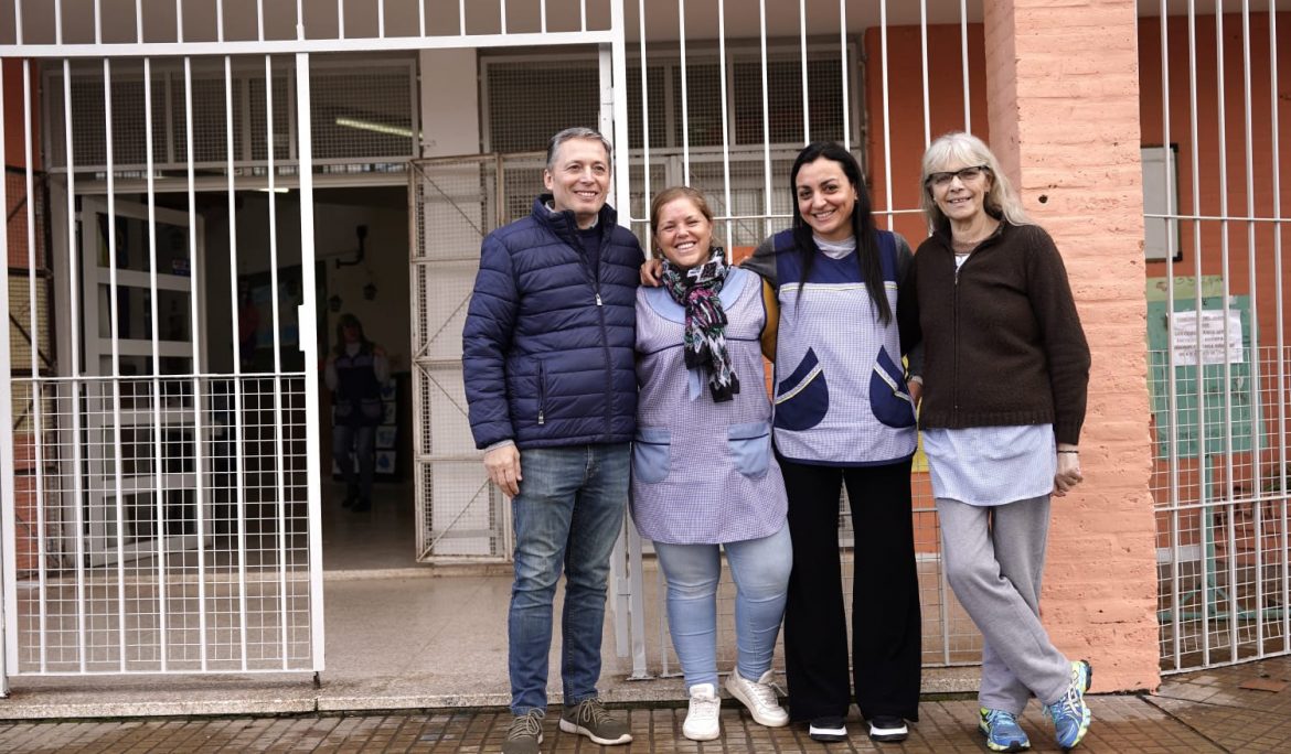 EL JAGÜEL: FERNANDO GRAY RECORRIÓ ESCUELAS, UNA UNIDAD SANITARIA Y DIALOGÓ CON VECINAS Y VECINOS DEL BARRIO MONTANA