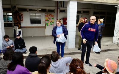 EL MUNICIPIO ENTREGÓ LENTES A ESTUDIANTES DE LA ESCUELA SECUNDARIA ESPECIALIZADA EN ARTE N° 1 DE LUIS GUILLÓN