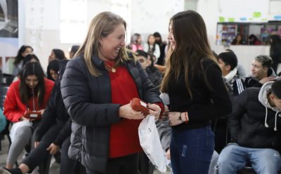 MONTE GRANDE: EL MUNICIPIO ENTREGÓ LENTES DEL PROGRAMA OFTALMOLÓGICO ECHEverRÍA EN ESCUELAS SECUNDARIAS