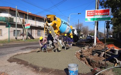 EL MUNICIPIO REALIZA OBRAS DE BACHEO EN LUIS GUILLÓN