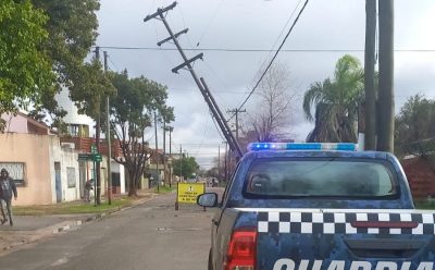 EL MUNICIPIO INTIMÓ A EDESUR POR LA CAÍDA Y EL MAL ESTADO DE MÁS DE 50 POSTES QUE REPRESENTABAN RIESGO PARA LA SEGURIDAD PÚBLICA
