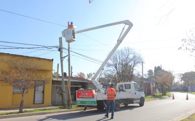 EL MUNICIPIO AVANZA CON LA INSTALACIÓN DE LUMINARIAS LED EN EL DISTRITO