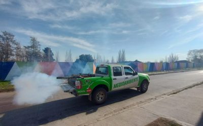 CONTINÚAN LAS TAREAS DE FUMIGACIÓN EN LUIS GUILLÓN Y 9 DE ABRIL