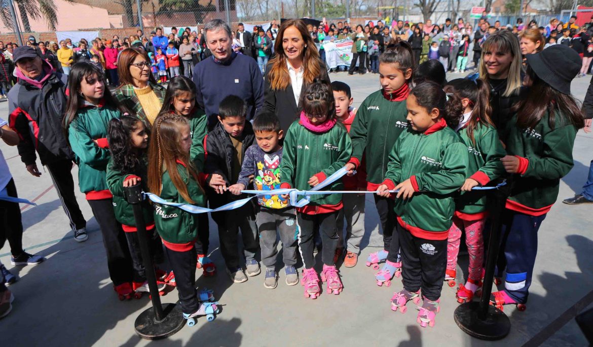 FERNANDO GRAY Y VICTORIA TOLOSA PAZ INAUGURARON UN PLAYÓN DEPORTIVO Y RECORRIERON UN MICROEMPRENDIMIENTOEN ESTEBAN ECHEVERRÍA