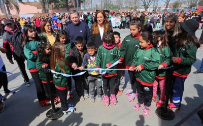 FERNANDO GRAY Y VICTORIA TOLOSA PAZ INAUGURARON UN PLAYÓN DEPORTIVO Y RECORRIERON UN MICROEMPRENDIMIENTOEN ESTEBAN ECHEVERRÍA