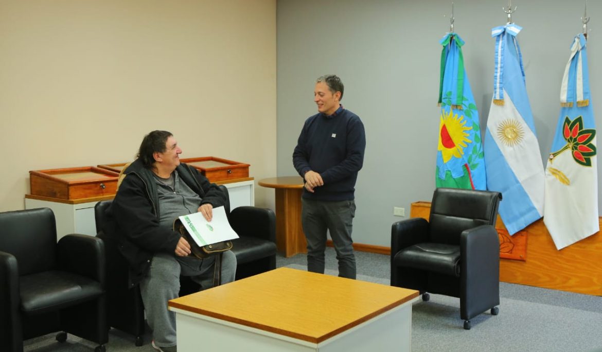 FERNANDO GRAY JUNTO CON LA COMUNIDAD EDUCATIVA DEL HOGAR ESCUELA EVITA
