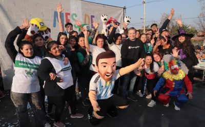 EN EL MES DE LAS INFANCIAS, FERNANDO GRAY RECORRIÓ LAS PLAZAS DE 9 ABRIL