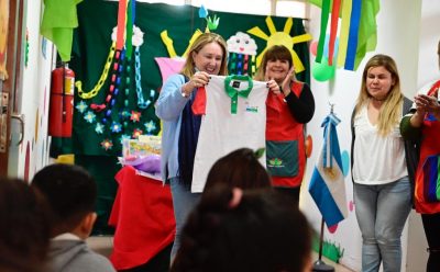 EL MUNICIPIO DE ESTEBAN ECHEVERRÍA ENTREGÓ CHOMBAS Y MATERIAL DIDÁCTICO PARA NIÑAS Y NIÑOS QUE EGRESAN DE CENTROS DE ATENCIÓN INTEGRAL