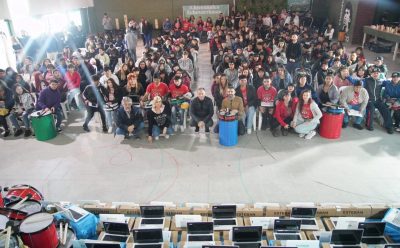 FERNANDO GRAY ENTREGÓ NETBOOKS E INSTRUMENTOS DE PERCUSIÓN A 350 CHICAS Y CHICOS DEL PROGRAMA ENVIÓN