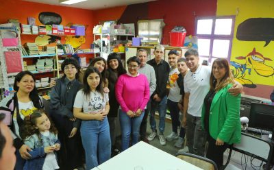 FERNANDO GRAY JUNTO A VECINAS Y VECINOS DEL BARRIO LOS EUCALIPTOS DE LUIS GUILLÓN