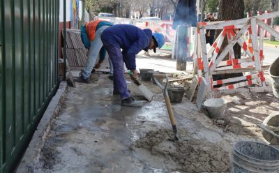 CONTINÚAN LOS TRABAJOS DE RENOVACIÓN DE VEREDAS EN LOS CONSULTORIOS EXTERNOS DE MONTE GRANDE