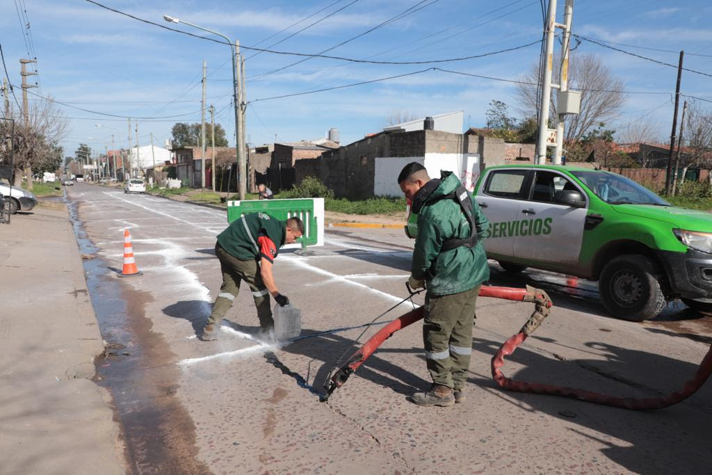 EL MUNICIPIO CONTINÚA TRABAJANDO EN EL TOMADO DE JUNTAS EN LAS CALLES DEL DISTRITO