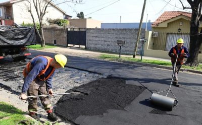 CONTINÚAN LAS OBRAS DE BACHEO EN EL DISTRITO
