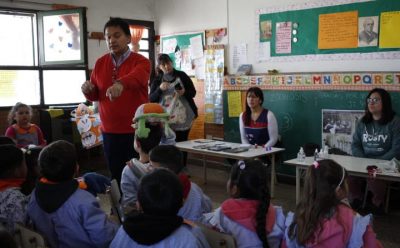 EL MUNICIPIO REALIZÓ UN TALLER SOBRE TENENCIA RESPONSABLE DE MASCOTAS EN EL JARDÍN DE INFANTES N° 910 DE LUIS GUILLÓN
