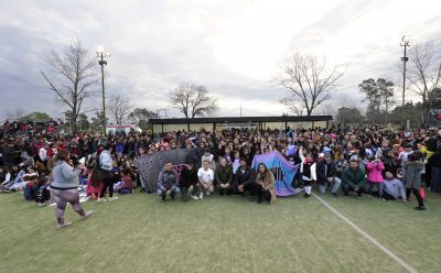 FERNANDO GRAY ENTREGÓ CAMISETAS Y TROFEOSA LA ASOCIACIÓN DE ESCUELAS DE HOCKEY DE ESTEBAN ECHEVERRÍA