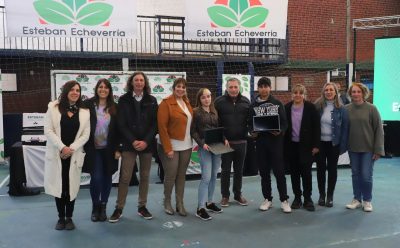 FERNANDO GRAY ENTREGÓ NOTEBOOKS A 764 ESTUDIANTES DE 4° AÑO DE LAS ESCUELAS SECUNDARIAS DE MONTE GRANDE SUR Y EL JAGÜEL