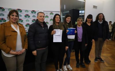 FERNANDO GRAY ENTREGÓ 212 TABLETS A ESTUDIANTES DE CENTROS DE FORMACIÓN LABORAL Y PROFESIONAL