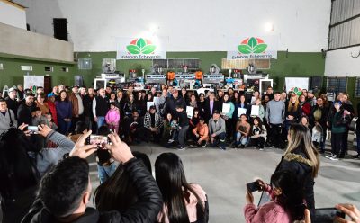 FERNANDO GRAY ENTREGÓ HERRAMIENTAS DE TRABAJO A 73 EMPRENDEDORAS Y EMPRENDEDORES LOCALES