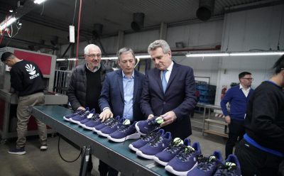 FERNANDO GRAY Y AGUSTÍN ROSSI RECORRIERON LA EMPRESA NACIONAL DE CALZADO KIOSHI FOOTWEAR