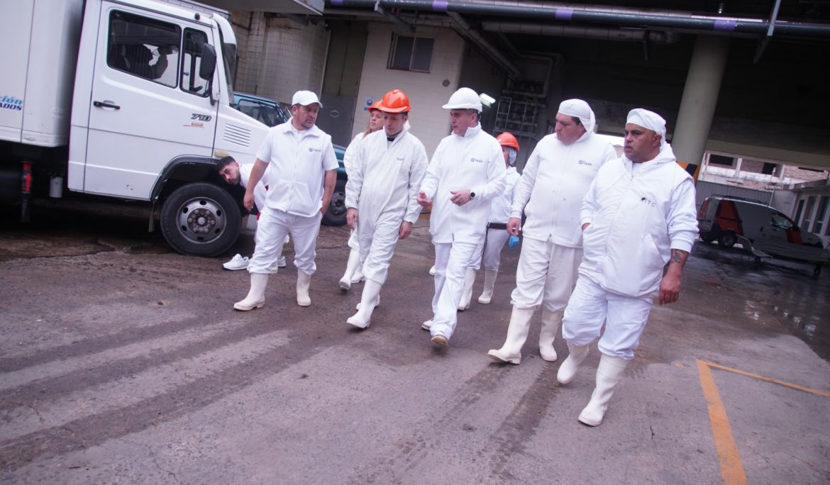 MONTE GRANDE SUR: FERNANDO GRAY RECORRIÓ LAS INSTALACIONES DE LOS FRIGORÍFICOS ARENALES Y VELSUD