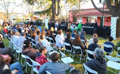 JUEGOS BONAERENSES: FERNANDO GRAY ENTREGÓ INDUMENTARIA A LAS Y LOS REPRESENTANTES LOCALES QUE COMPETIRÁN EN MAR DEL PLATA