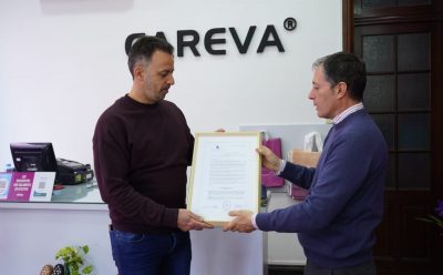 FERNANDO GRAY DISTINGUIÓ A LA EMPRESA NACIONAL CAREVA CALZADOS POR SU TRAYECTORIA EN EL DISTRITO